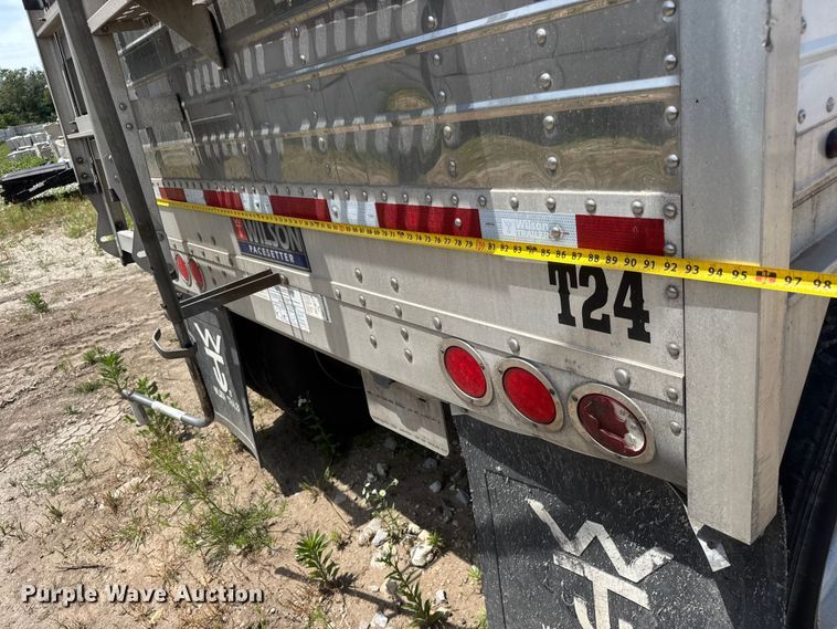 image for item DW6768 2019 Wilson DWH-650 Pacesetter grain trailer