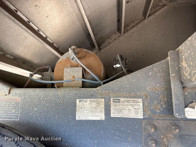 image for item DW6768 2019 Wilson DWH-650 Pacesetter grain trailer