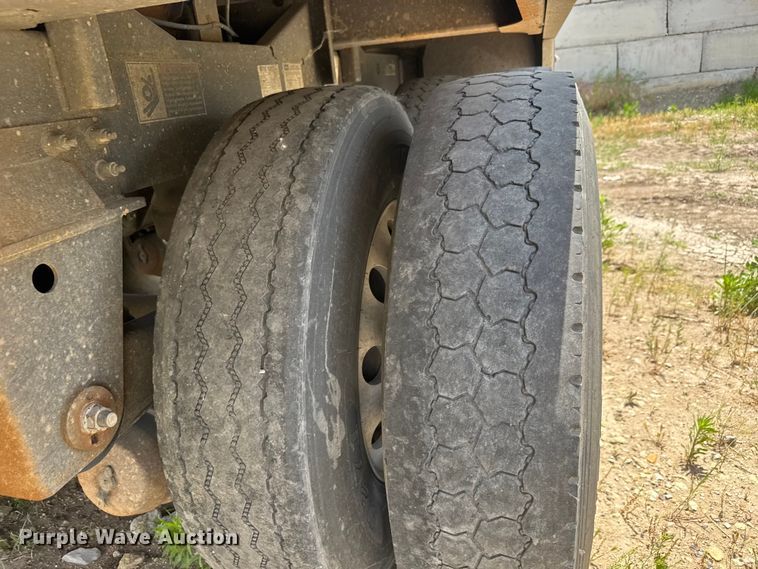 image for item DW6768 2019 Wilson DWH-650 Pacesetter grain trailer