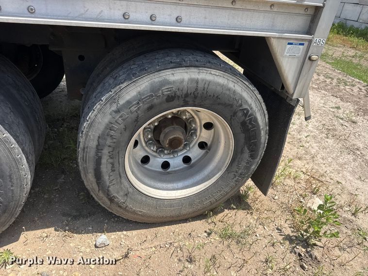 image for item DW6768 2019 Wilson DWH-650 Pacesetter grain trailer