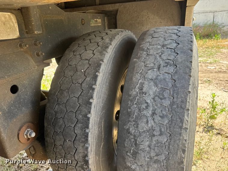 image for item DW6768 2019 Wilson DWH-650 Pacesetter grain trailer