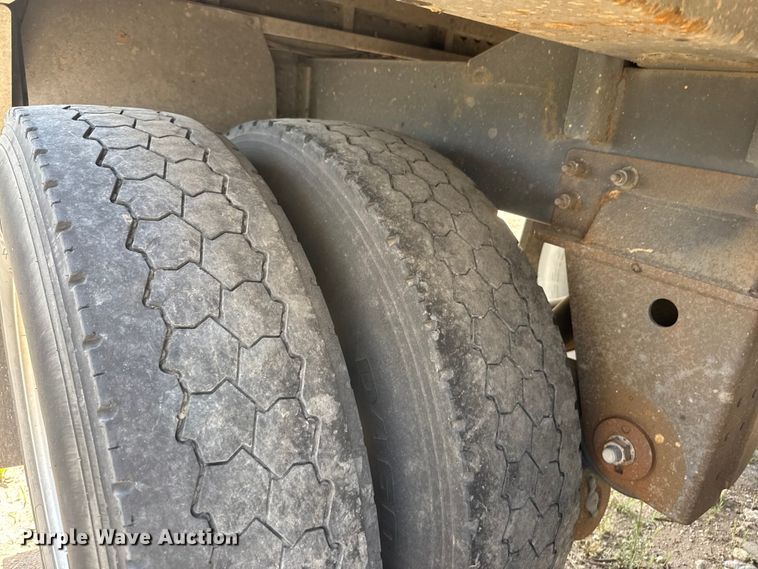 image for item DW6768 2019 Wilson DWH-650 Pacesetter grain trailer