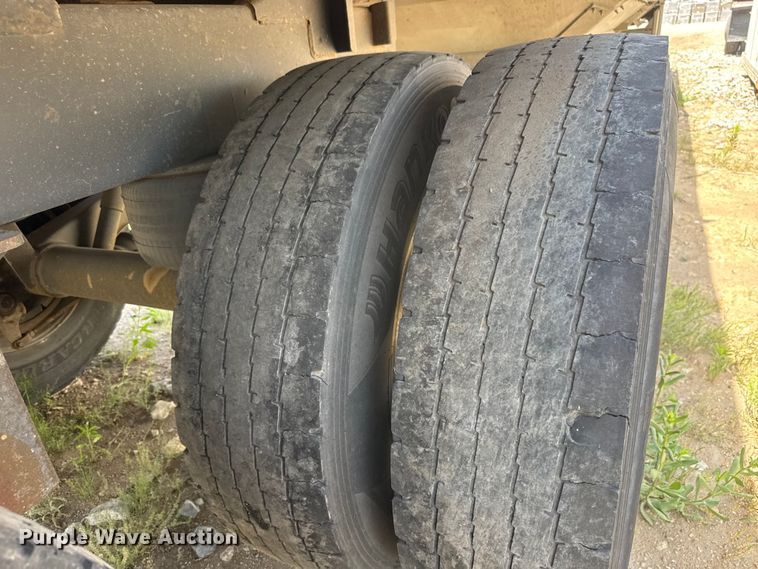 image for item DW6768 2019 Wilson DWH-650 Pacesetter grain trailer