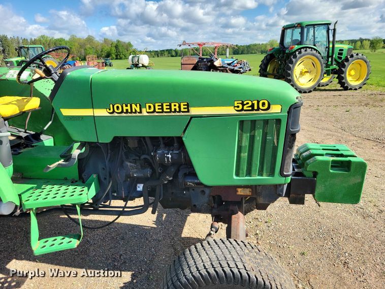 image for item DZ7151 2001 John Deere  5210 tractor