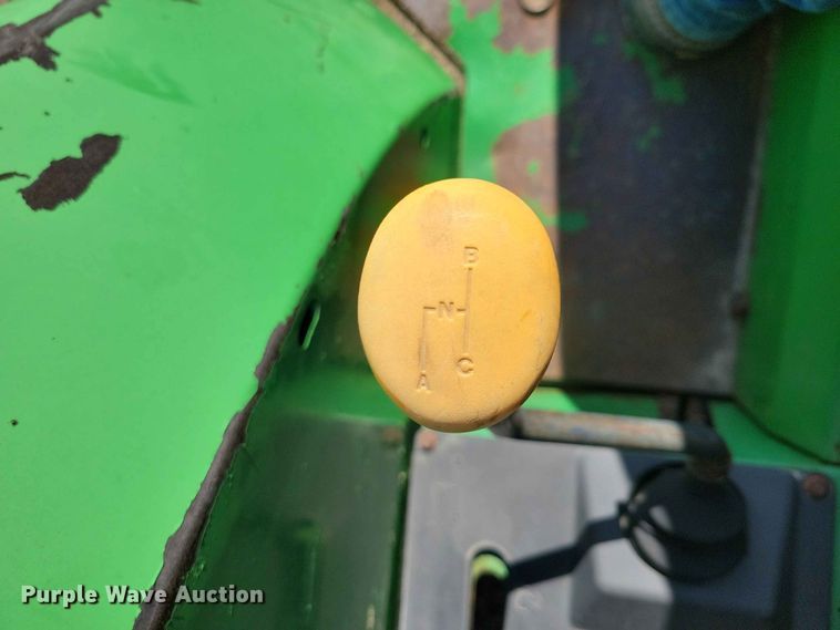 image for item DZ7151 2001 John Deere  5210 tractor