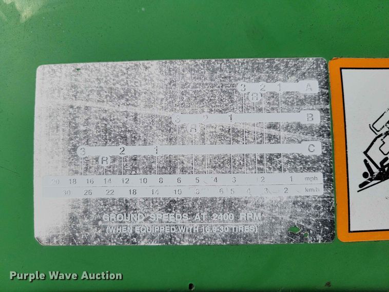 image for item DZ7151 2001 John Deere  5210 tractor
