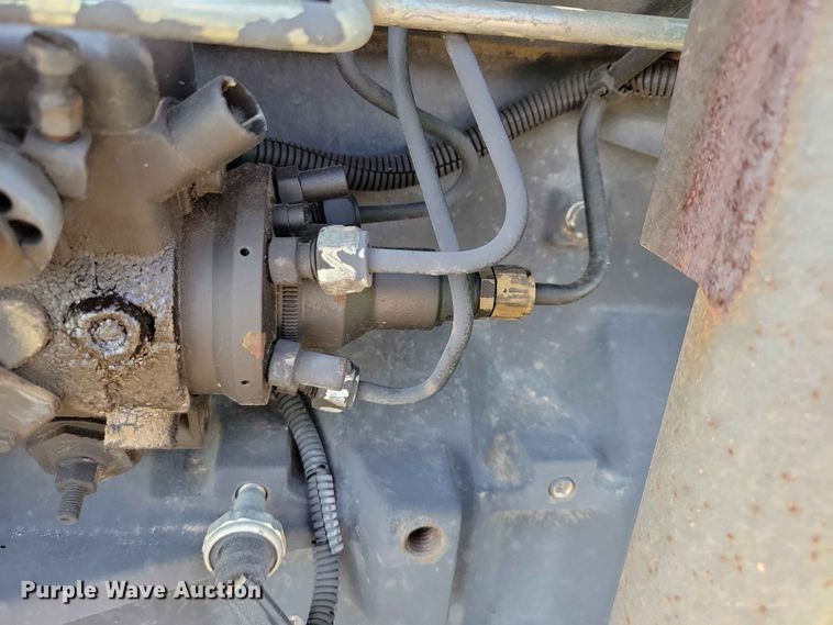 image for item DZ7151 2001 John Deere  5210 tractor
