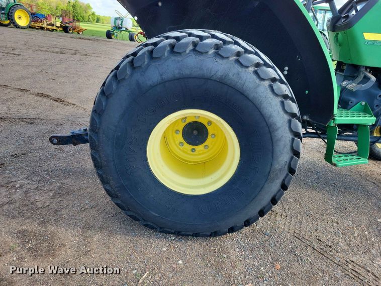 image for item DZ7151 2001 John Deere  5210 tractor