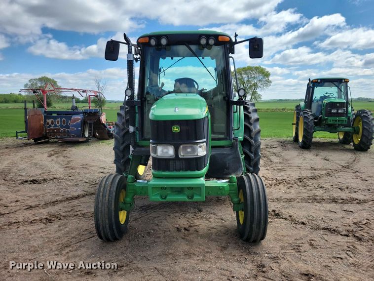 image for item DZ7153 2002 John Deere 6420 tractor