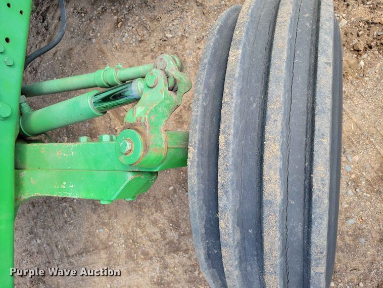 image for item DZ7153 2002 John Deere 6420 tractor