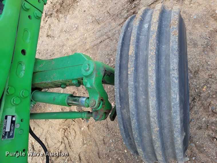 image for item DZ7153 2002 John Deere 6420 tractor