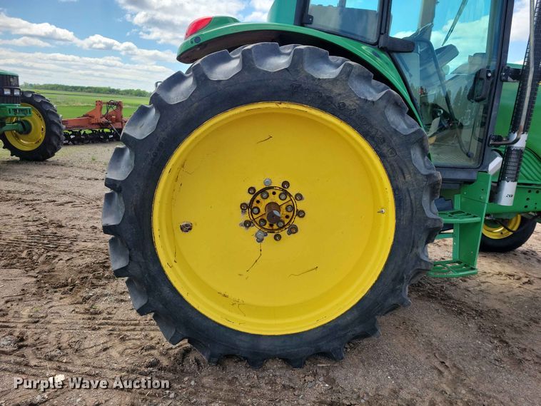 image for item DZ7153 2002 John Deere 6420 tractor