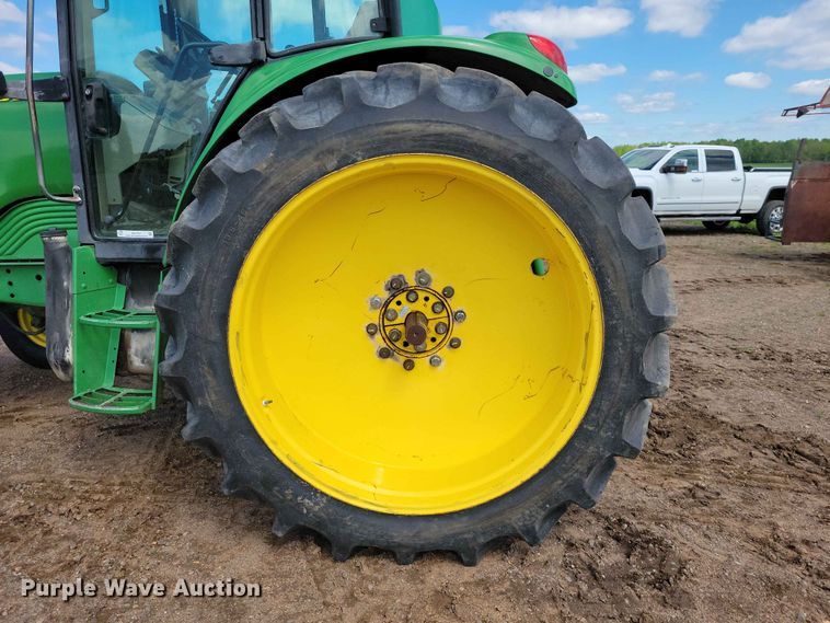 image for item DZ7153 2002 John Deere 6420 tractor