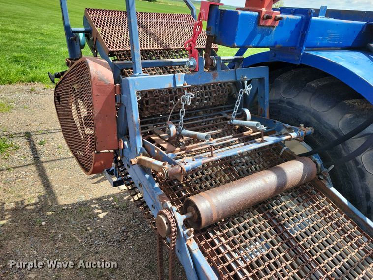 image for item DZ7158 1977 Ford 3600 tractor with Brouwer A3A sod harvester sod harvestor
