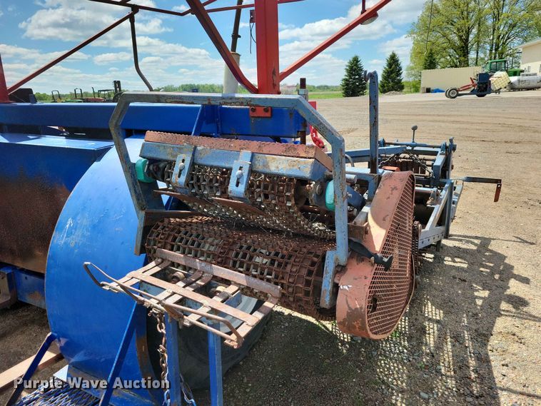 image for item DZ7158 1977 Ford 3600 tractor with Brouwer A3A sod harvester sod harvestor