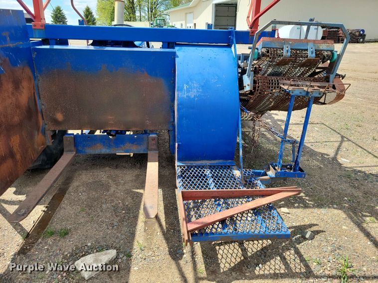 image for item DZ7158 1977 Ford 3600 tractor with Brouwer A3A sod harvester sod harvestor