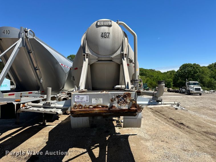 image for item EA4855 1987 Heil tank trailer