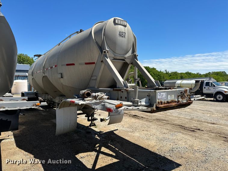 image for item EA4855 1987 Heil tank trailer