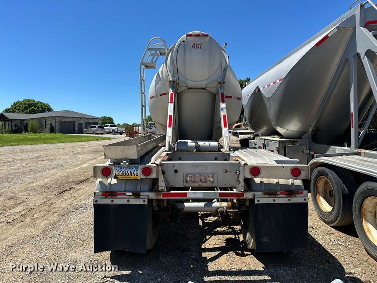 image for item EA4855 1987 Heil tank trailer