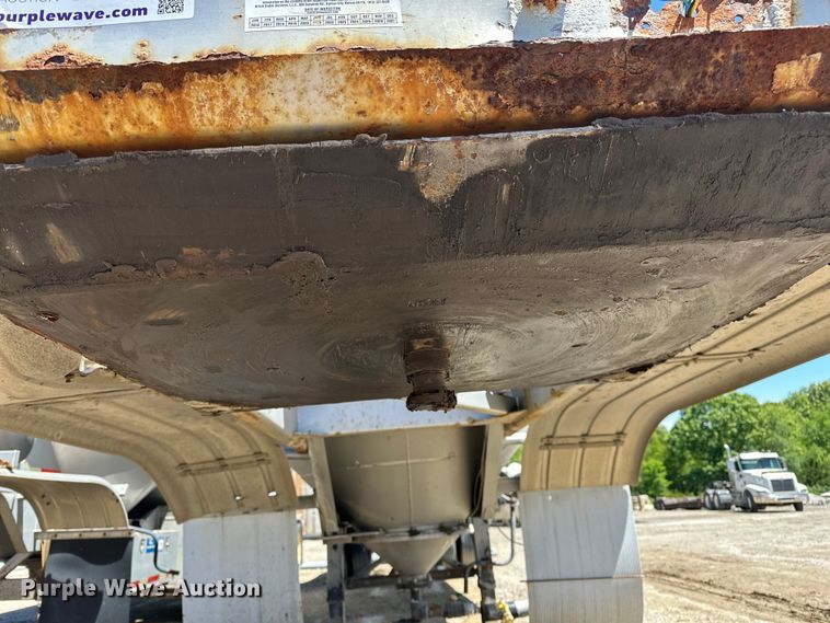 image for item EA4855 1987 Heil tank trailer