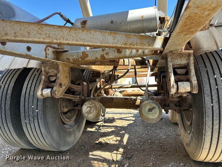 image for item EA4855 1987 Heil tank trailer