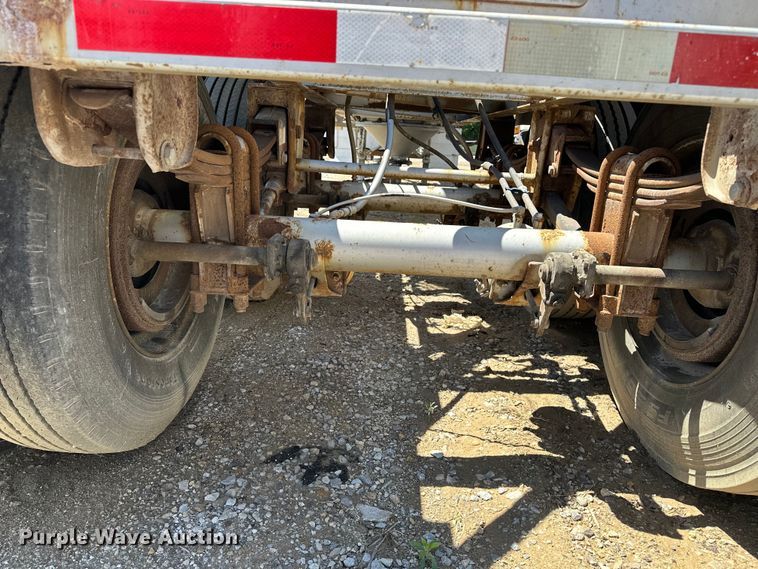 image for item EA4855 1987 Heil tank trailer