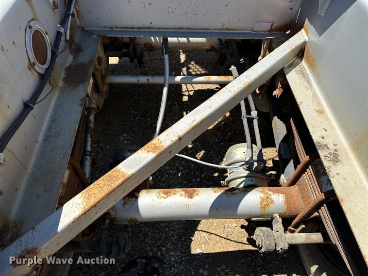 image for item EA4855 1987 Heil tank trailer