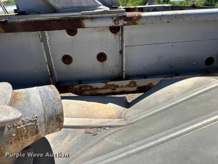 image for item EA4855 1987 Heil tank trailer