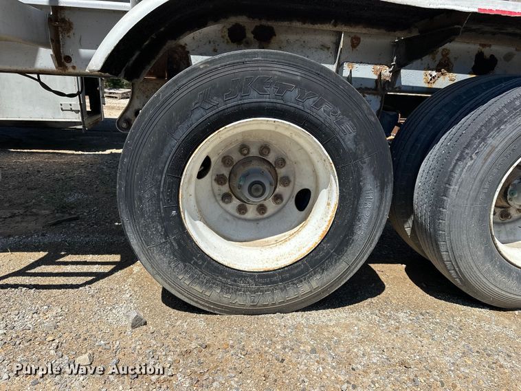 image for item EA4855 1987 Heil tank trailer