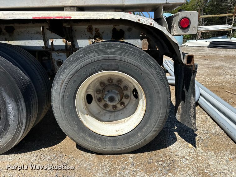 image for item EA4855 1987 Heil tank trailer