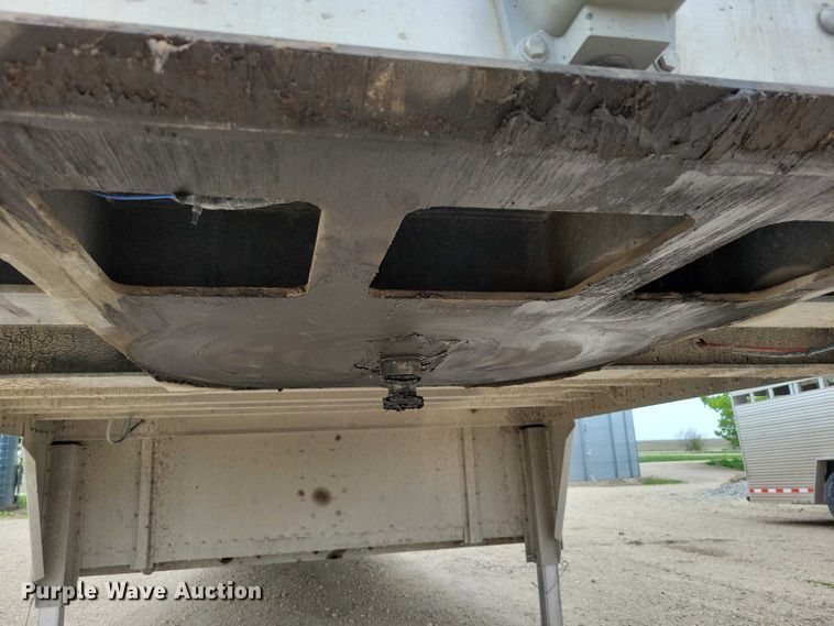 image for item EE1006 2006 Wilson PSDCL-402P livestock trailer