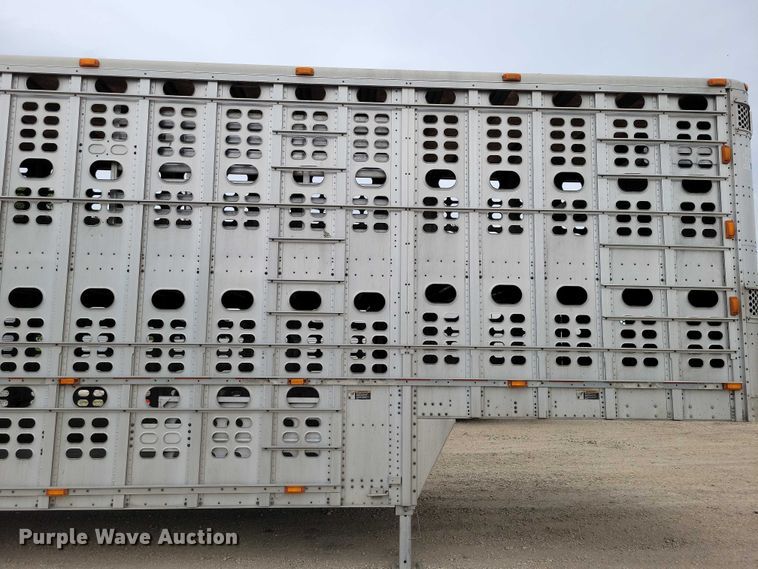 image for item EE1006 2006 Wilson PSDCL-402P livestock trailer