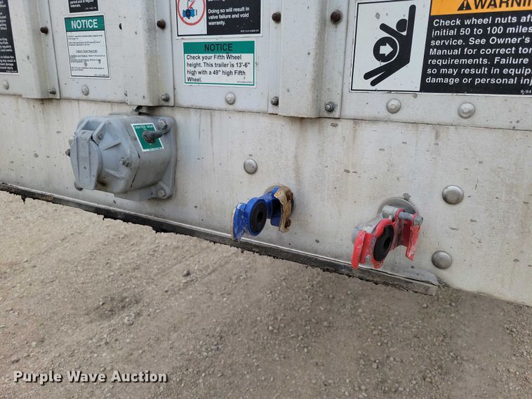 image for item EE1006 2006 Wilson PSDCL-402P livestock trailer