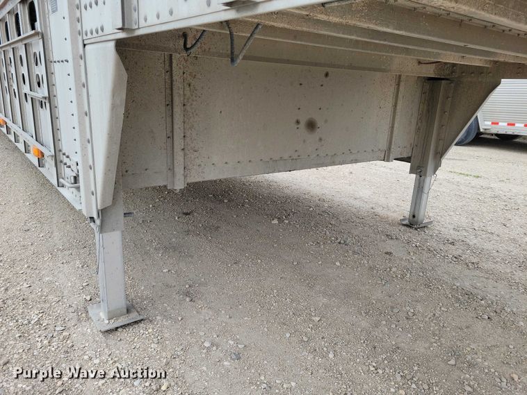 image for item EE1006 2006 Wilson PSDCL-402P livestock trailer