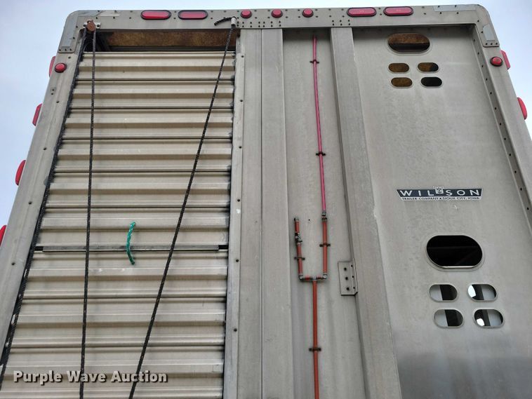 image for item EE1006 2006 Wilson PSDCL-402P livestock trailer