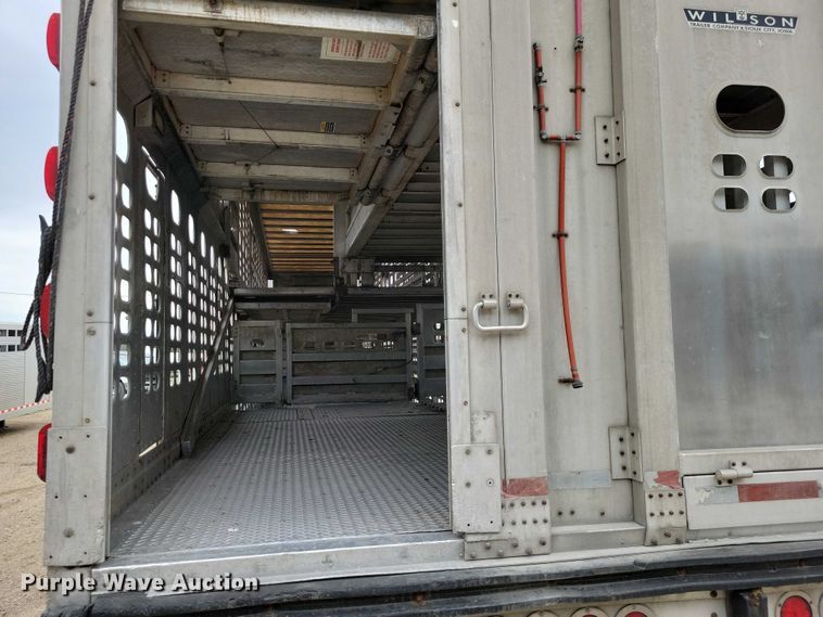 image for item EE1006 2006 Wilson PSDCL-402P livestock trailer