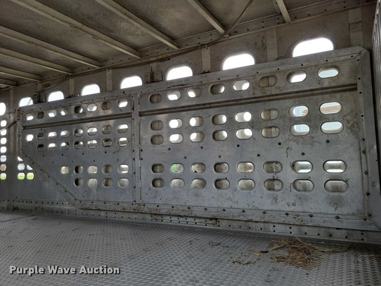 image for item EE1006 2006 Wilson PSDCL-402P livestock trailer