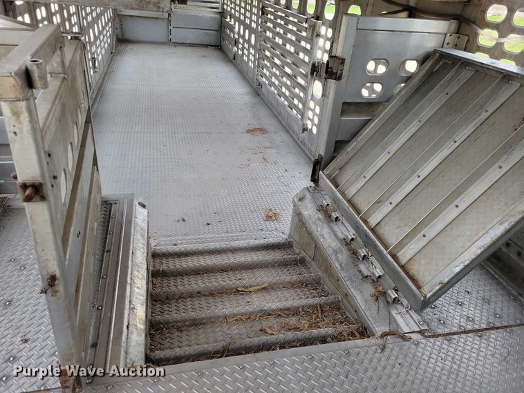 image for item EE1006 2006 Wilson PSDCL-402P livestock trailer