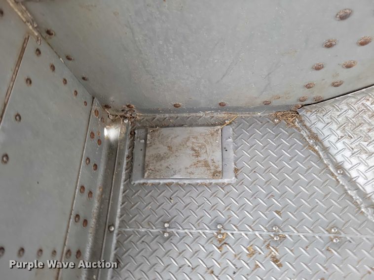 image for item EE1006 2006 Wilson PSDCL-402P livestock trailer