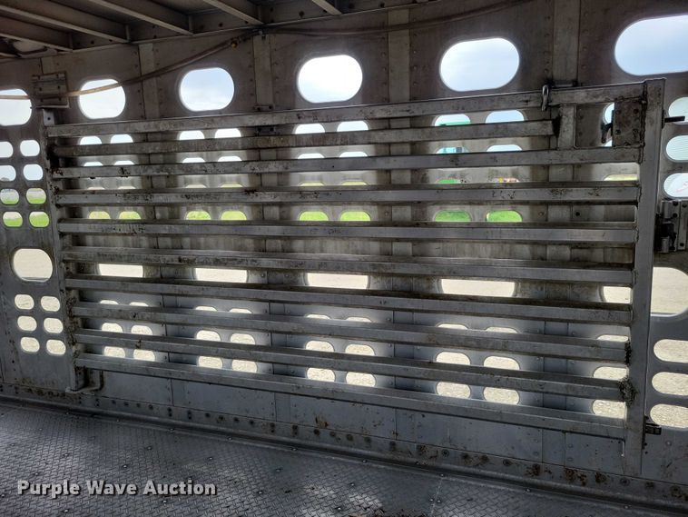 image for item EE1006 2006 Wilson PSDCL-402P livestock trailer
