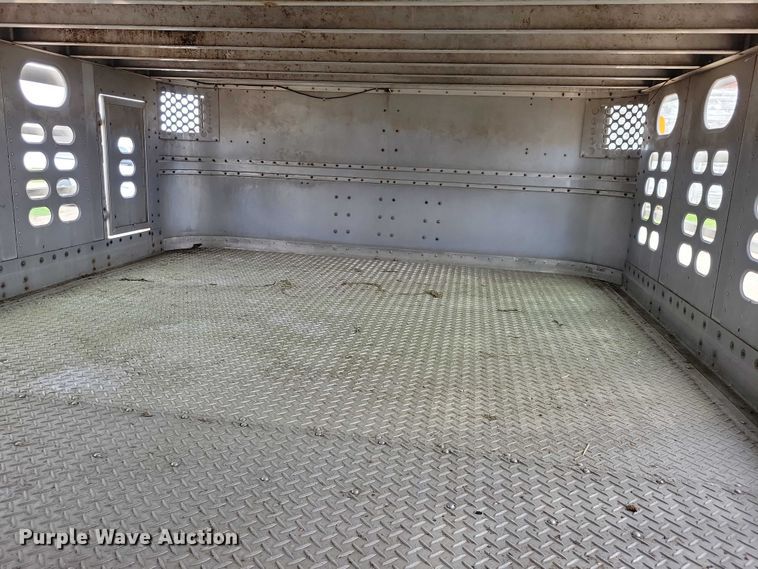 image for item EE1006 2006 Wilson PSDCL-402P livestock trailer