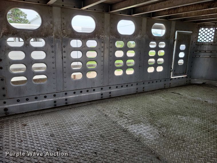 image for item EE1006 2006 Wilson PSDCL-402P livestock trailer