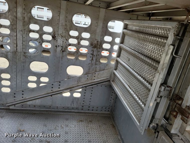 image for item EE1006 2006 Wilson PSDCL-402P livestock trailer