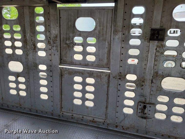 image for item EE1006 2006 Wilson PSDCL-402P livestock trailer
