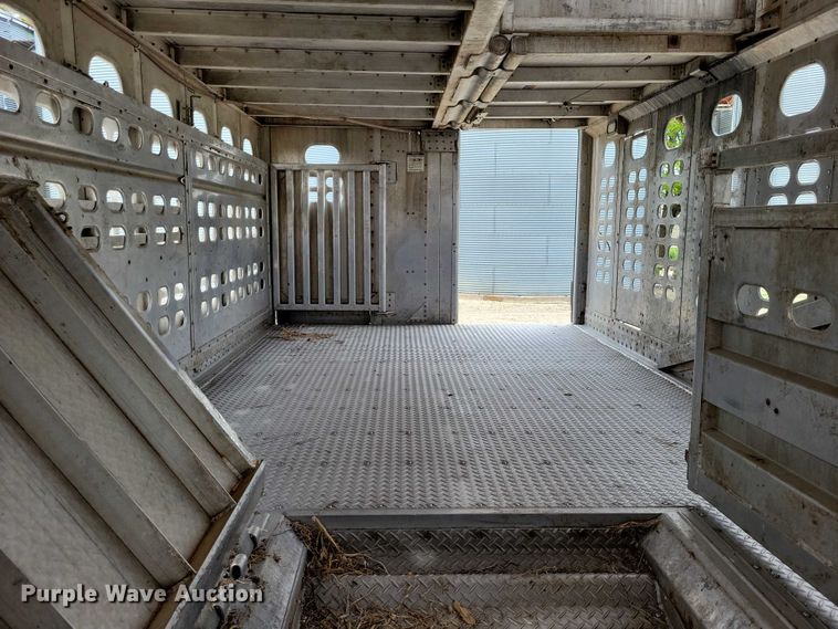 image for item EE1006 2006 Wilson PSDCL-402P livestock trailer