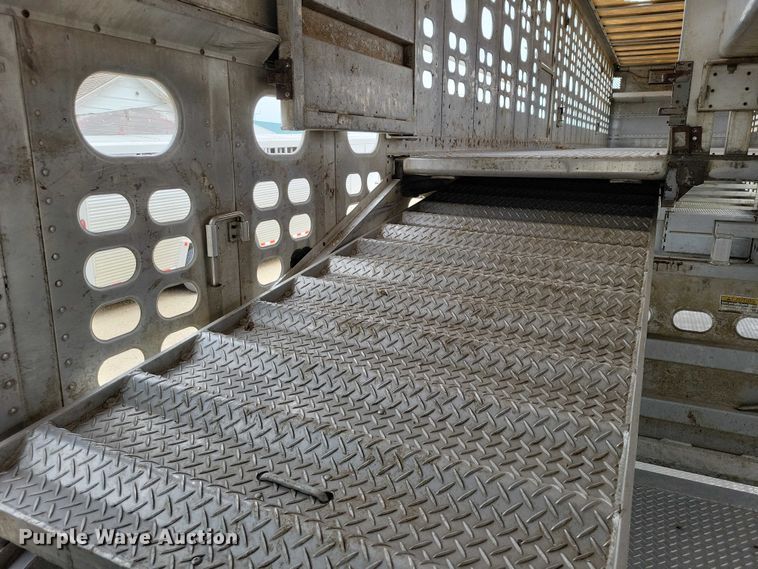 image for item EE1006 2006 Wilson PSDCL-402P livestock trailer