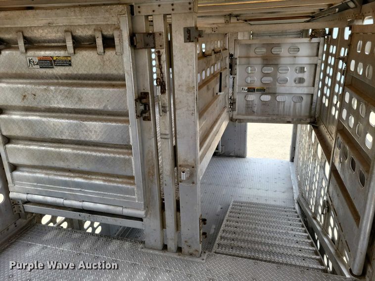 image for item EE1006 2006 Wilson PSDCL-402P livestock trailer