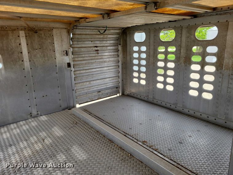 image for item EE1006 2006 Wilson PSDCL-402P livestock trailer