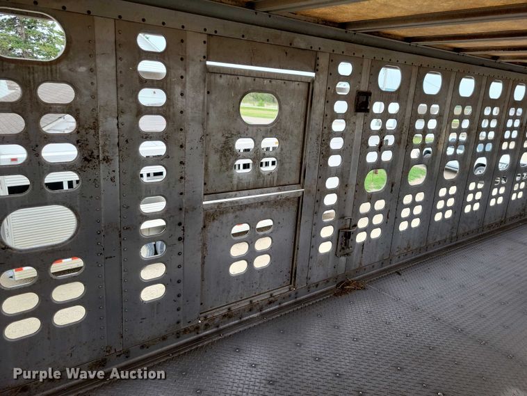 image for item EE1006 2006 Wilson PSDCL-402P livestock trailer