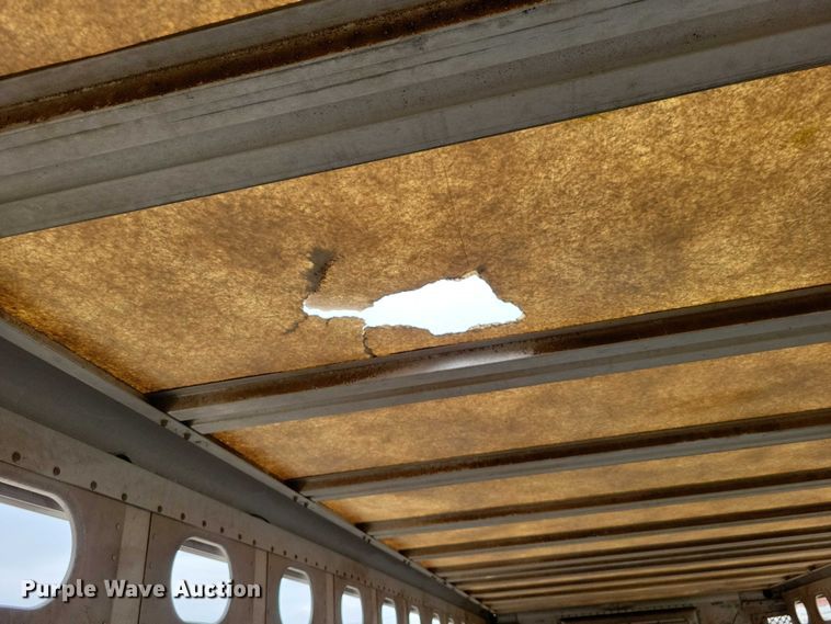 image for item EE1006 2006 Wilson PSDCL-402P livestock trailer